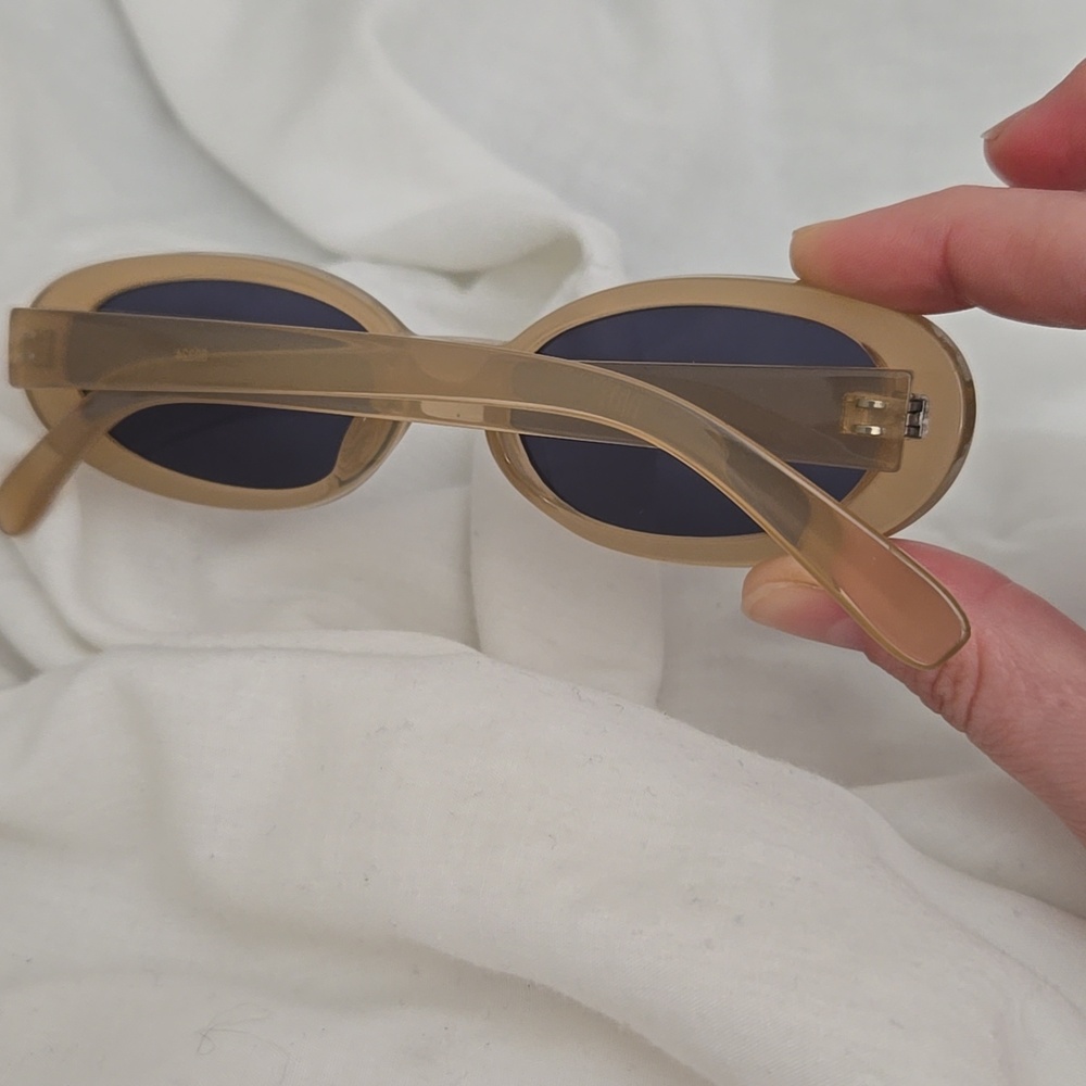 Oval Beige Sunglasses As Seen On Gigi Hadid Y2K Supermodel Festival New As Is - Picture 9 of 15